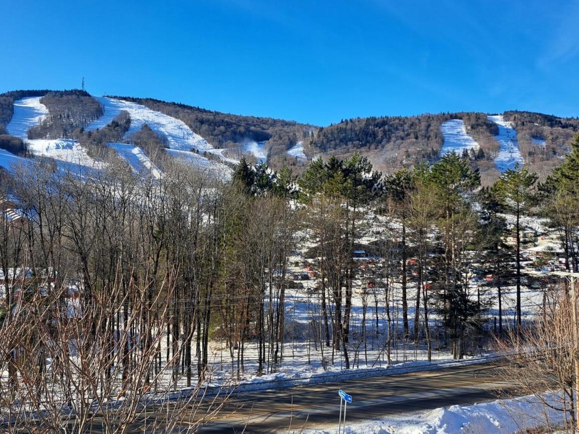 Superbe Condo Face Aux Pentes De Ski Stoneham!!! מראה חיצוני תמונה